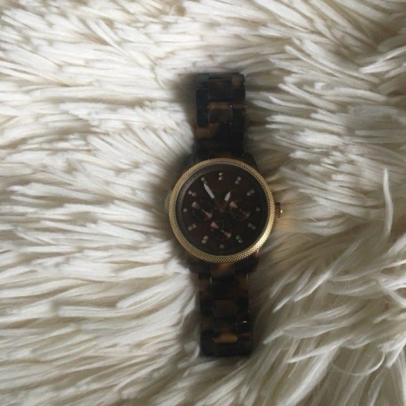 Michael Kors Tortoise Watch - Picture 2 of 3